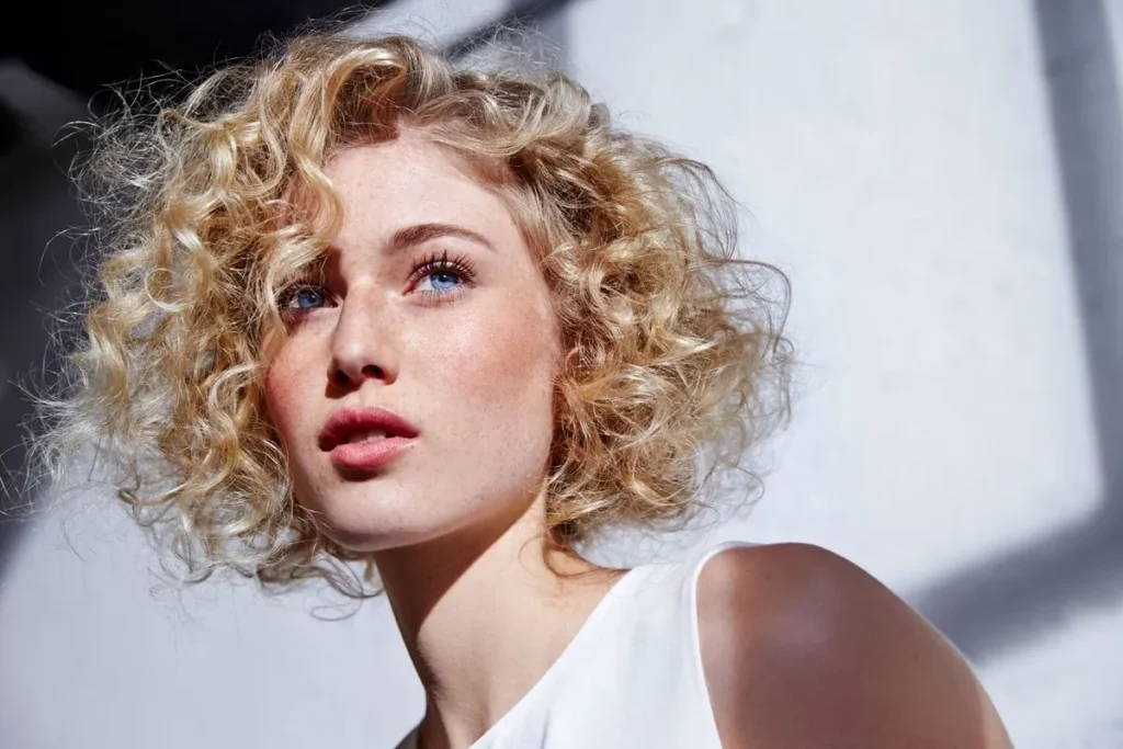 Short Curls: Incredible Powerful Styling