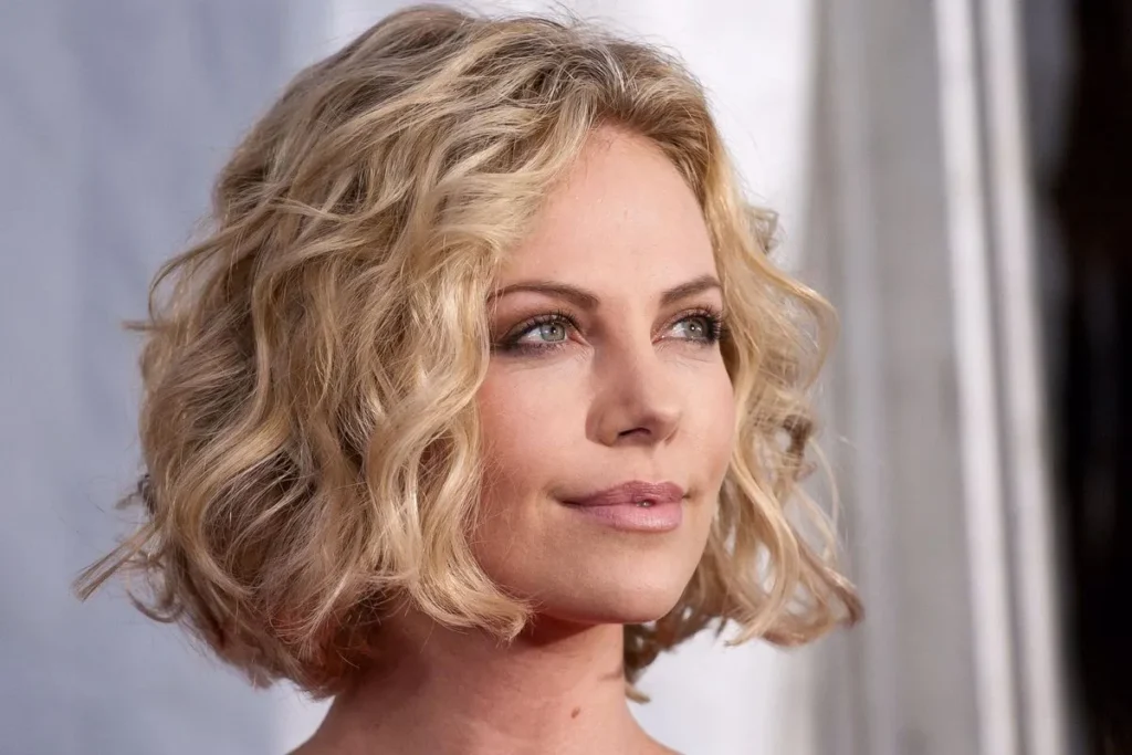 Short Curls: Incredible Powerful Styling